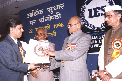 Niryat Ratan Award